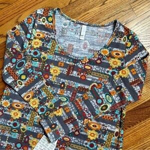 NEW! LuLaRoe Grey Aztec Pattern Long Sleeve Lynnae Top - Sz S